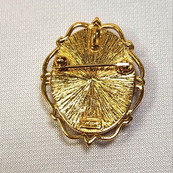 Crown Trifari Cameo Pendant or Brooch - Picture 2 of 8